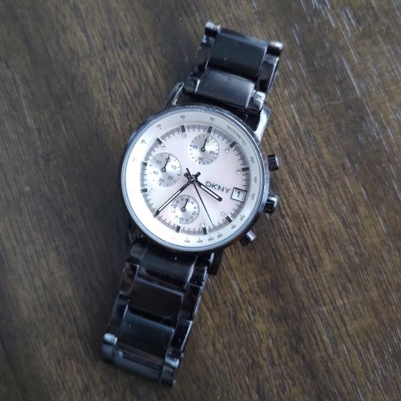 36mm DKNY Mother-Of-Pearl Chronograph Ladies Watch with Sparking Hour Markers! - Picture 3 of 9